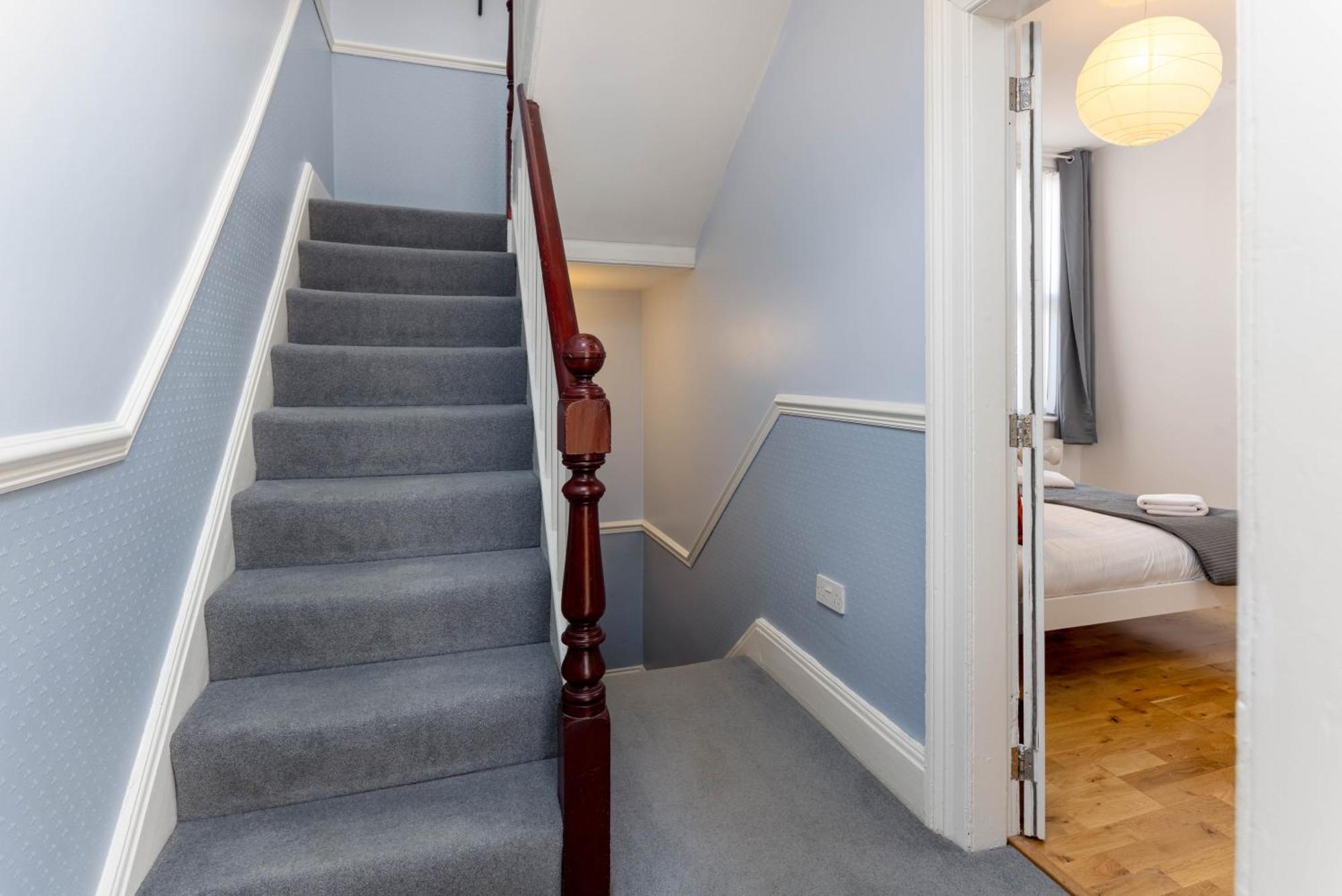 Air Host & Stay - Rockfield House - Sleeps 8 Liverpool Exterior photo