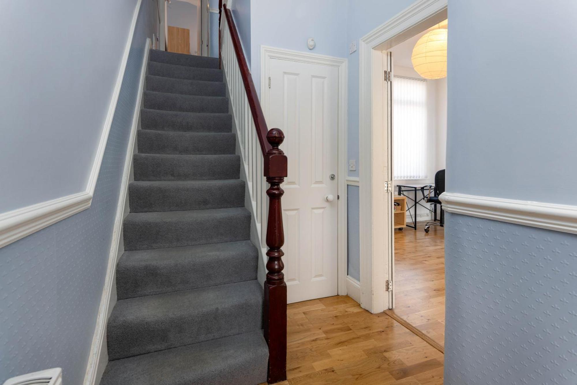 Air Host & Stay - Rockfield House - Sleeps 8 Liverpool Exterior photo