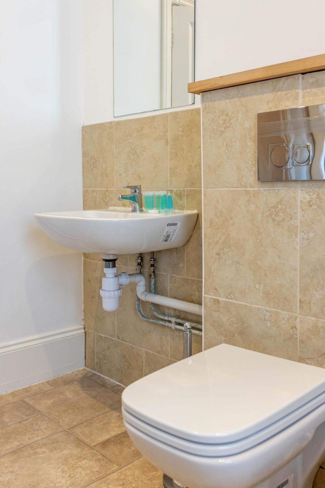 Air Host & Stay - Rockfield House - Sleeps 8 Liverpool Exterior photo