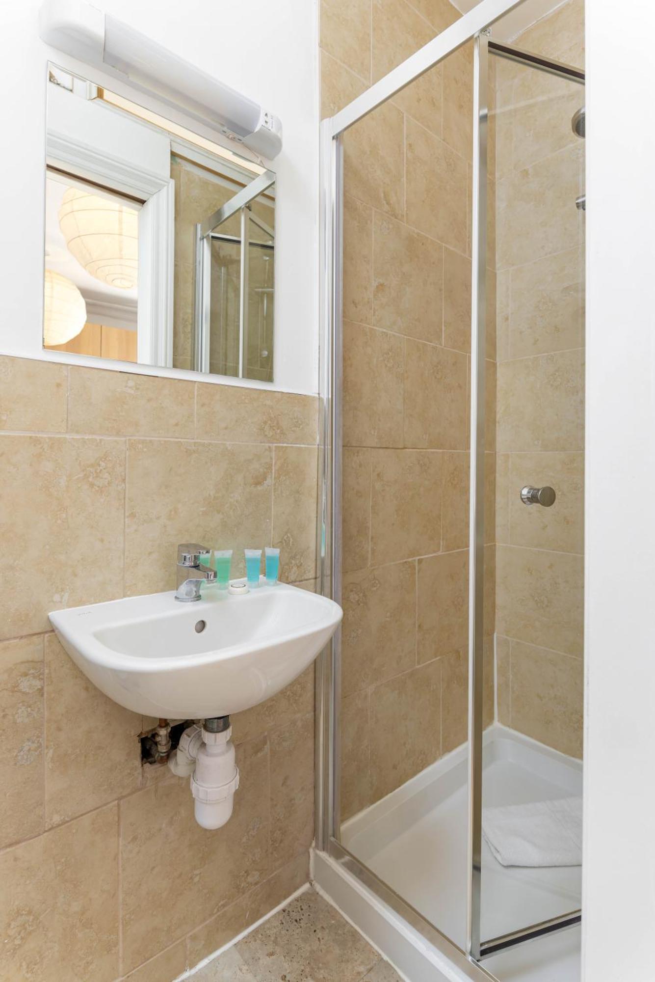 Air Host & Stay - Rockfield House - Sleeps 8 Liverpool Exterior photo